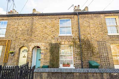 2 Bedroom semi-detached house in London