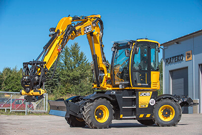 JCB Hydradig from Calgary to Saint-Bruno-de-Montarville